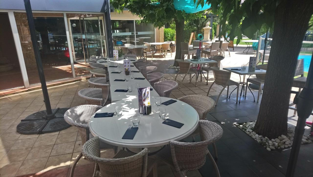 Logis Hotel Restaurant Uzes Pont Du Gard Екстериор снимка